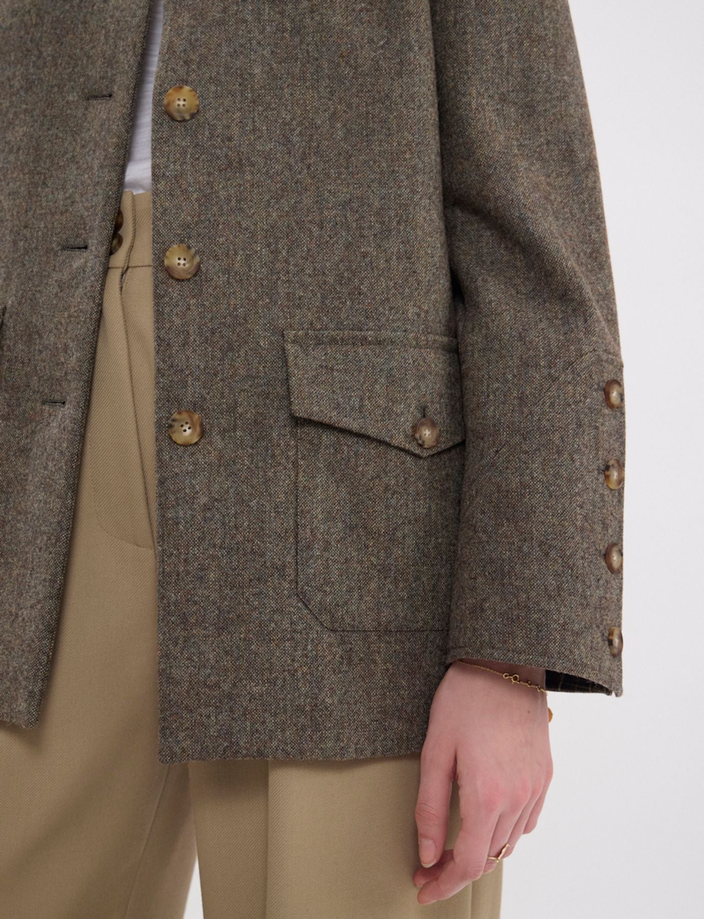 Jil-Jacke aus grün meliertem Wollstoff