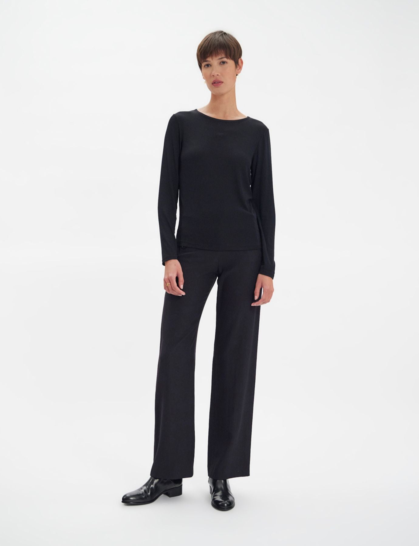 T-shirt nera a maniche lunghe Cindy