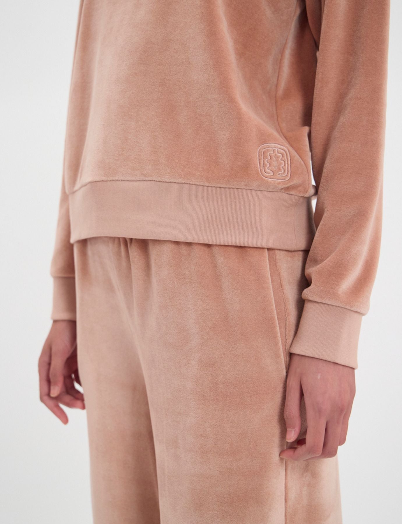 Sweatshirt Mathilde aus glattem Samt in Puderrosa