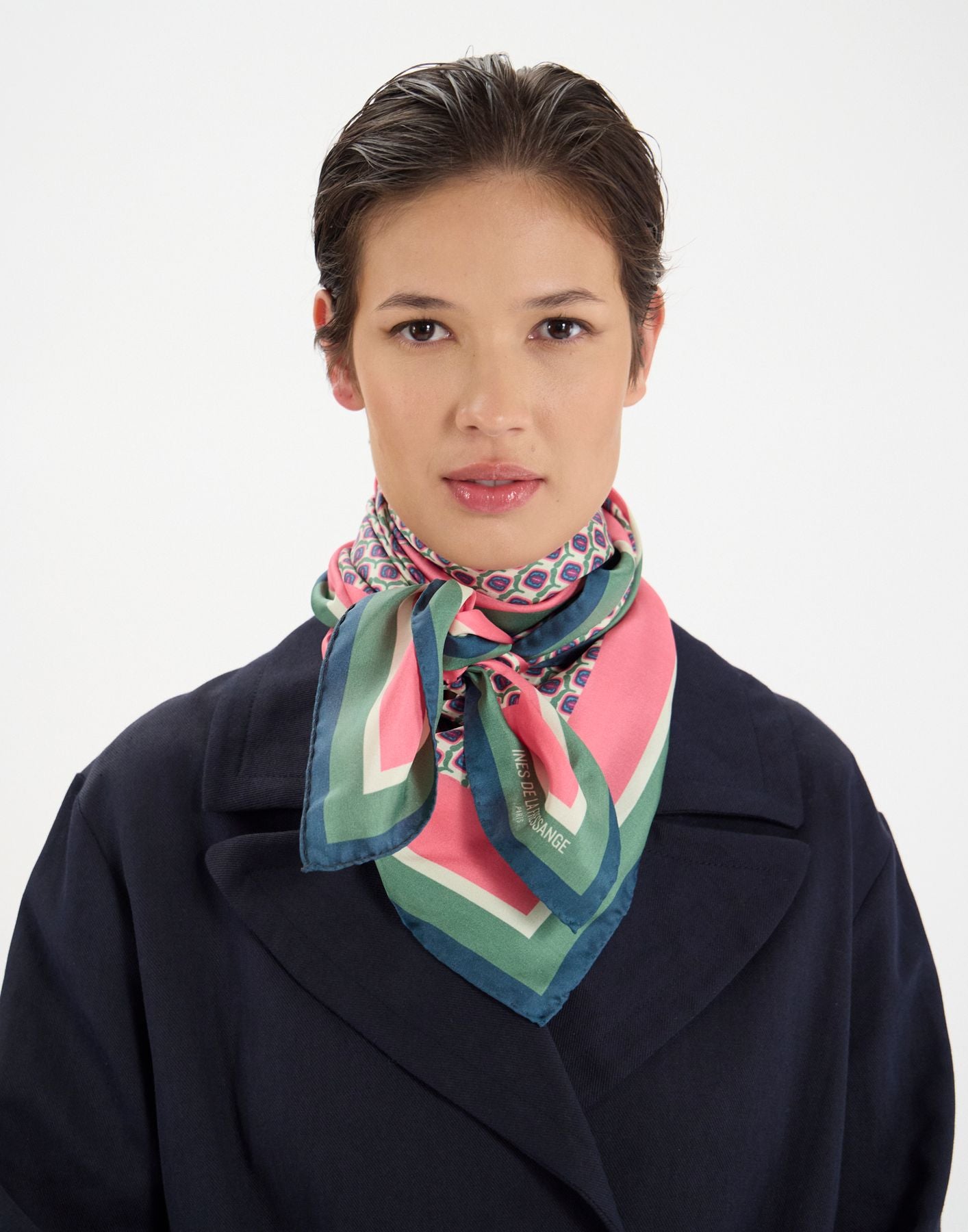 Lewis scarf in green silk with oak leaf motif