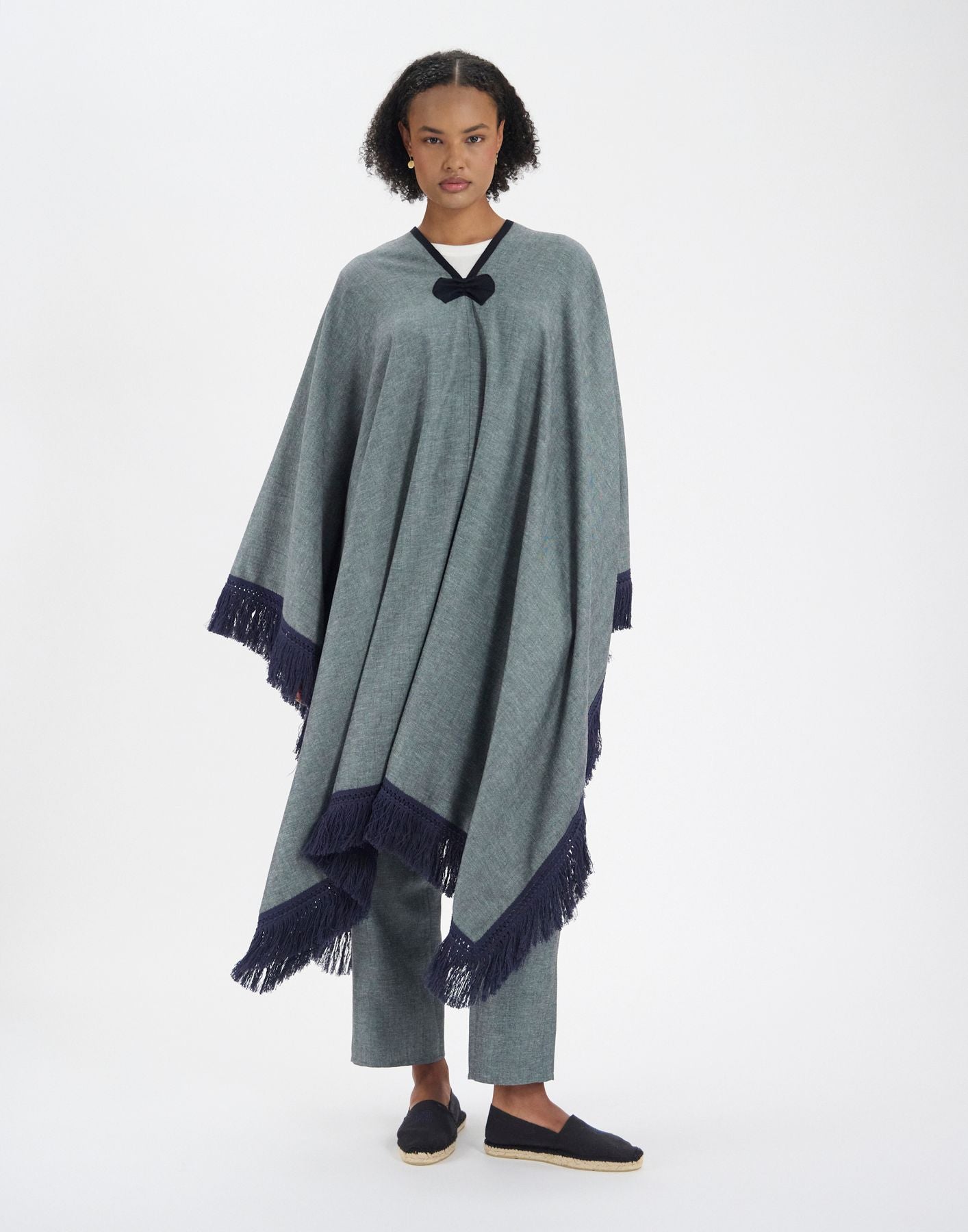 Poncho Gonzalo en lin mélangé gris