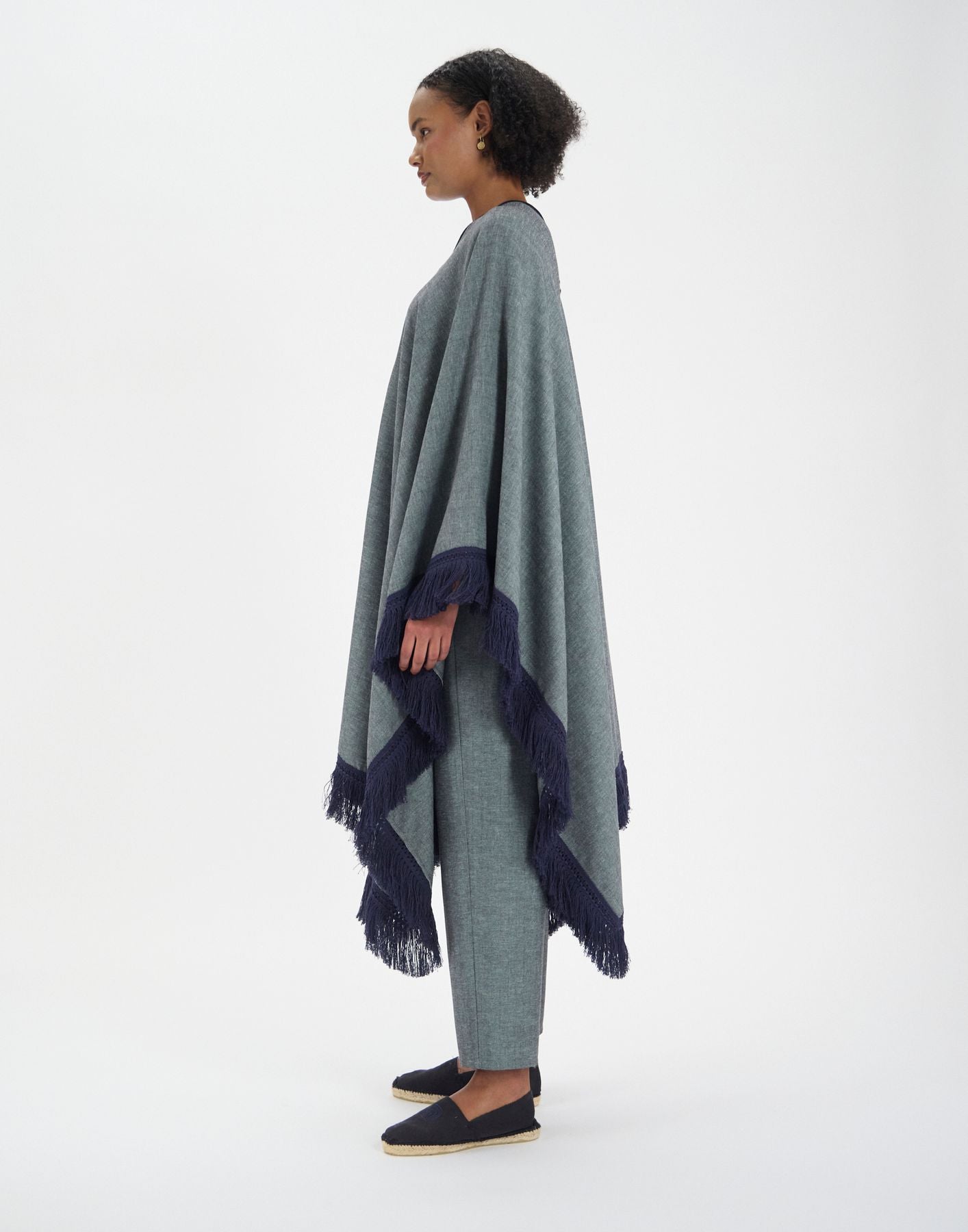 Poncho Gonzalo en lin mélangé gris