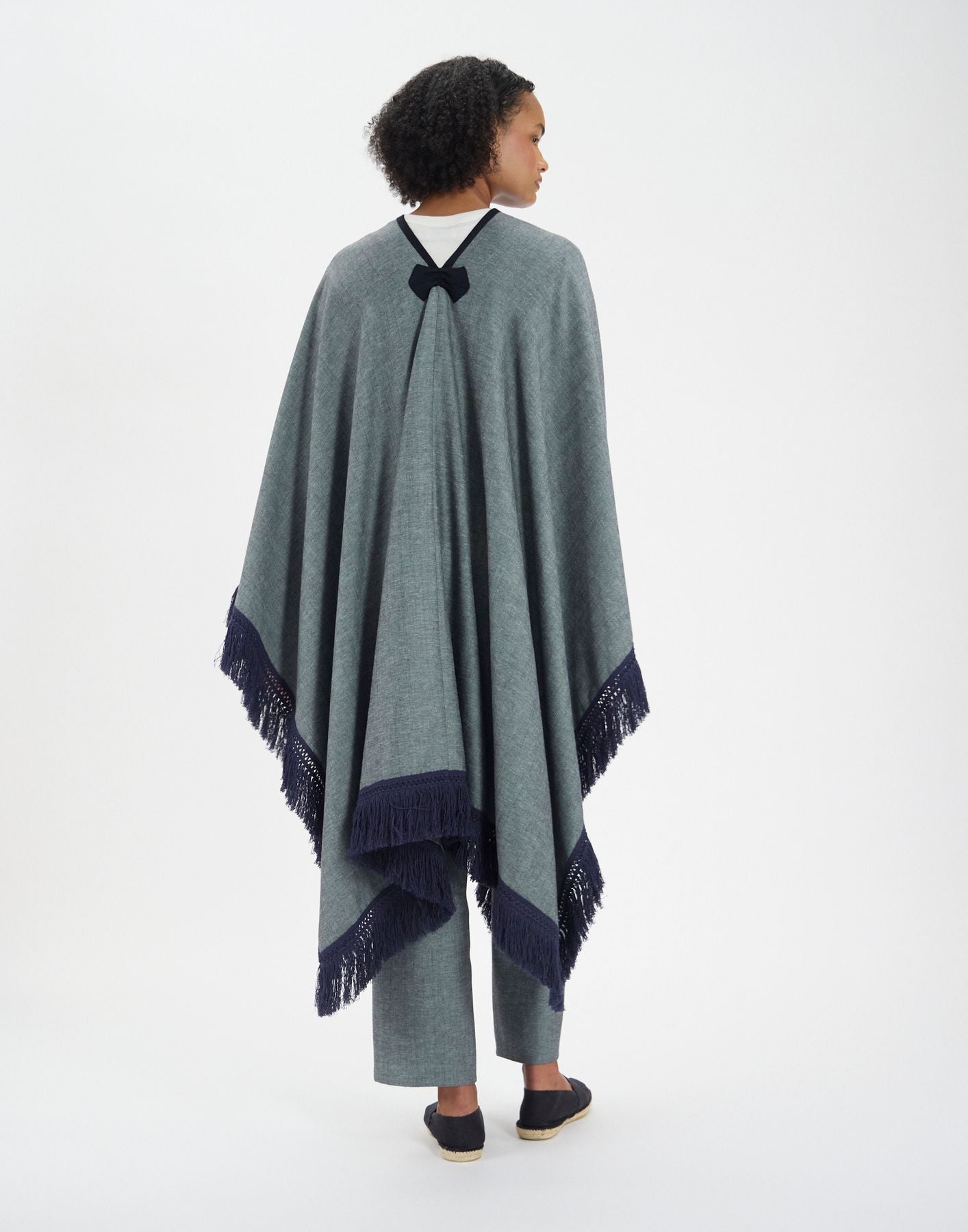 Poncho Gonzalo en lin mélangé gris