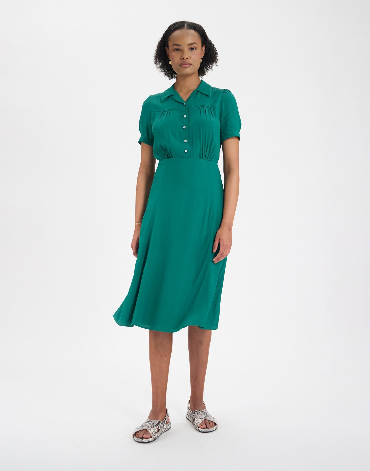 Angèle green dress with oak leaf motif