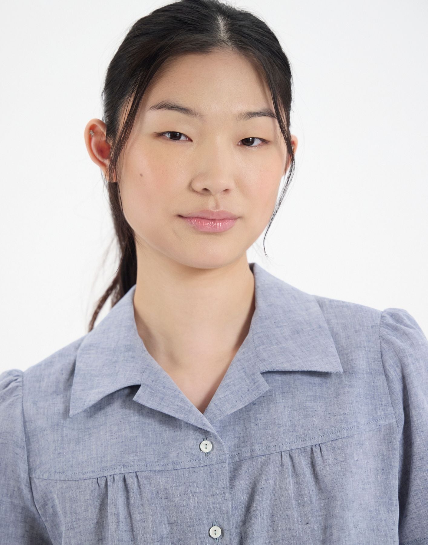Constance shirt in denim blue linen blend