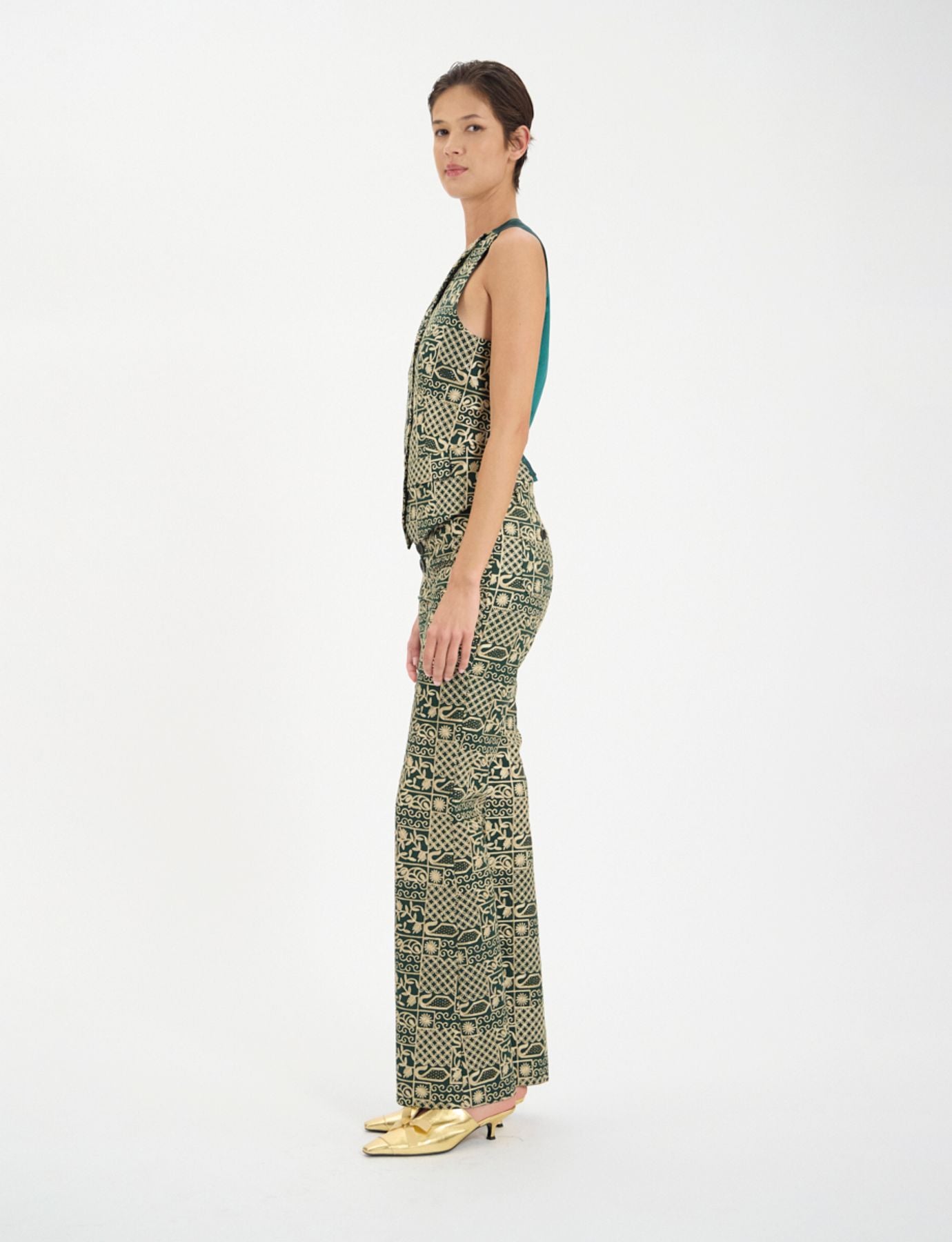 Robinson waistcoat in green embroidered cotton