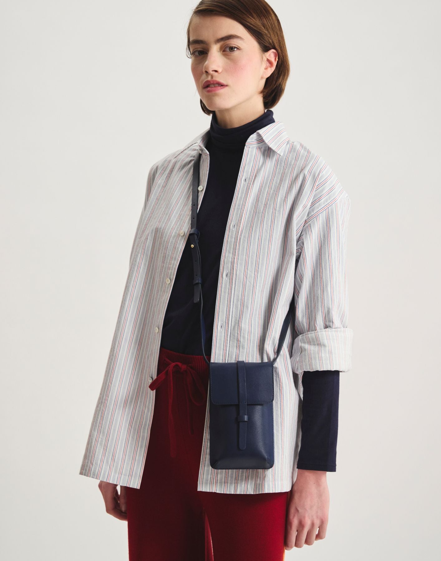 LEONORE SMARTPHONE BAG