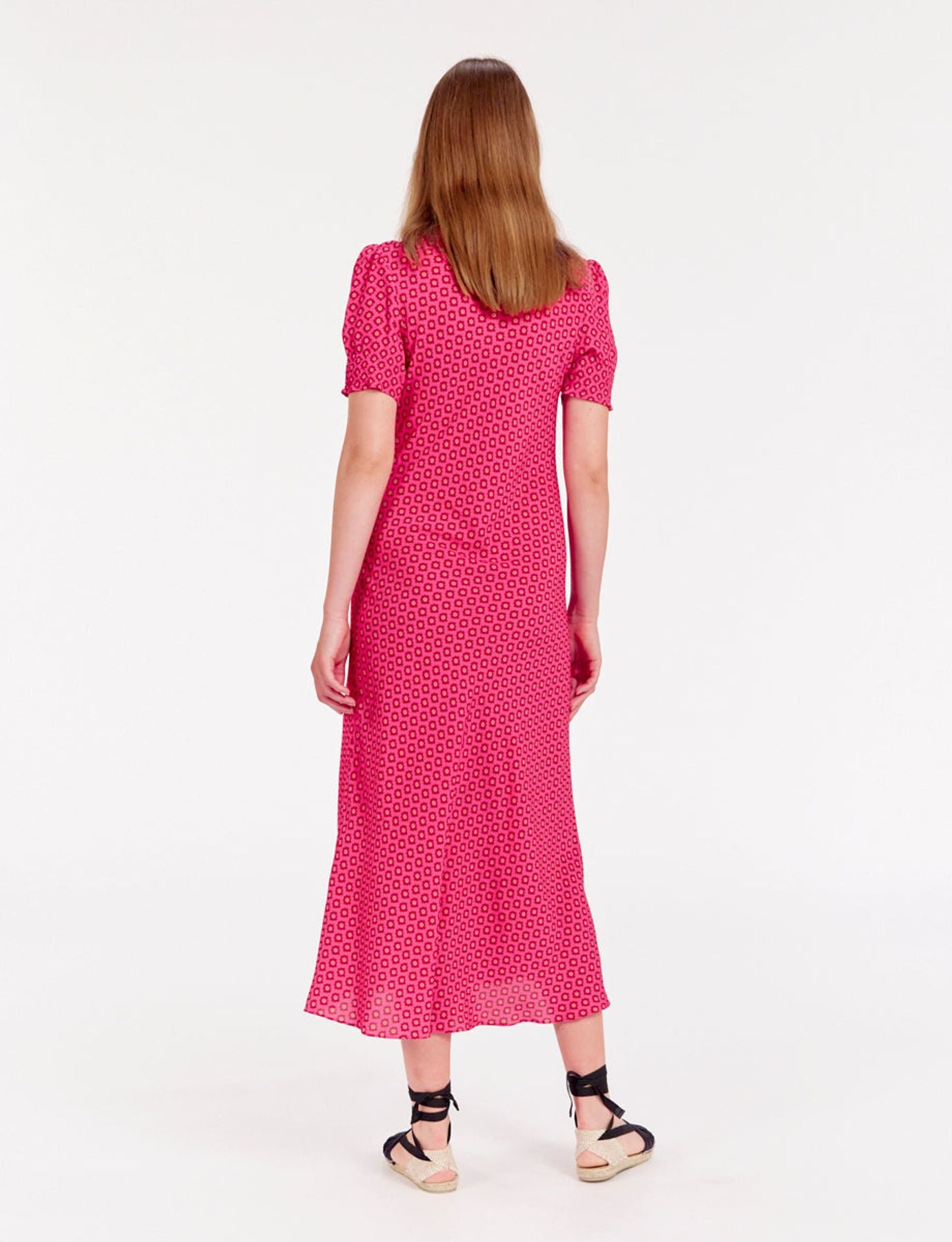 kleid-kirsche-lang-bedruckt-rosa