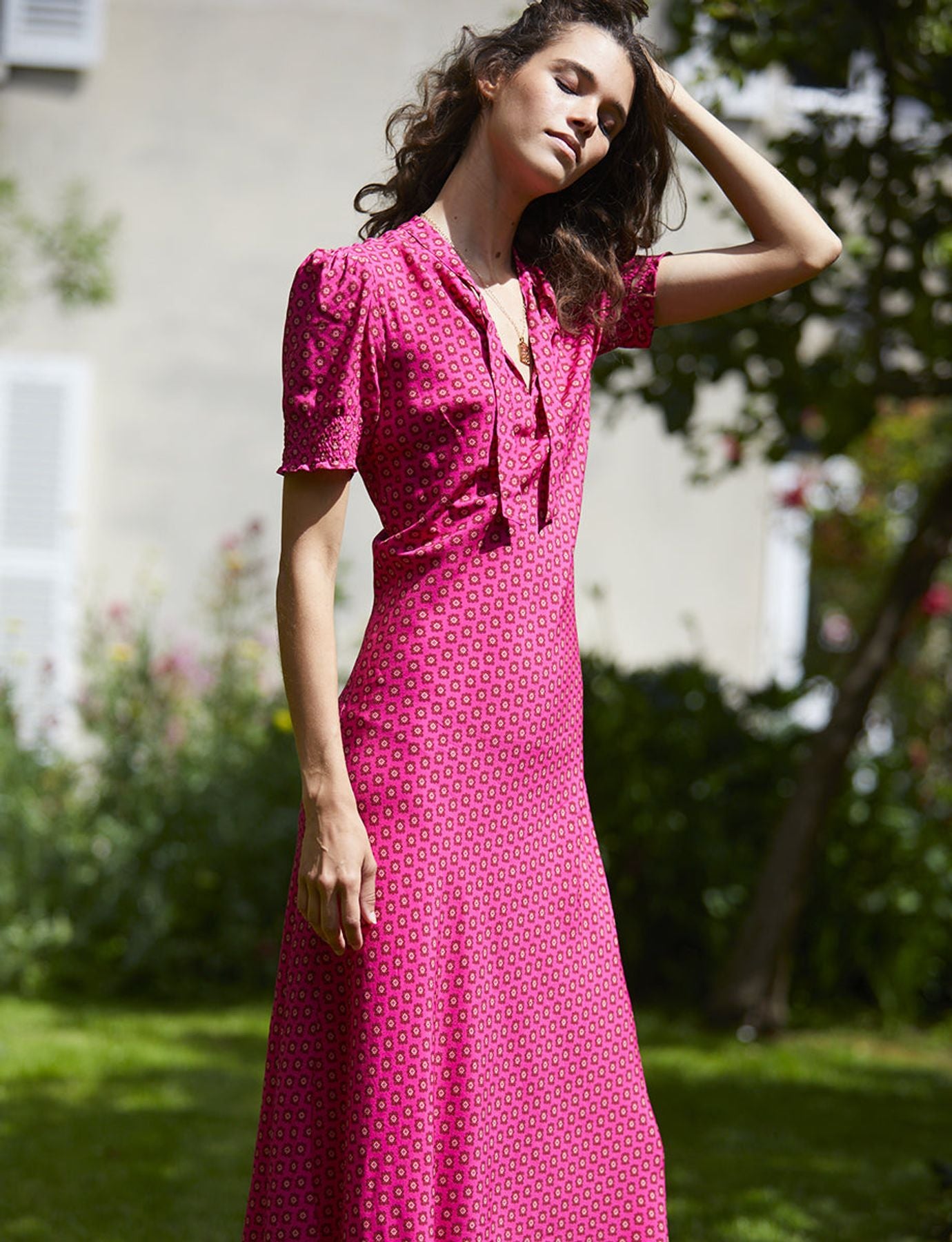 kleid-kirsche-lang-bedruckt-rosa