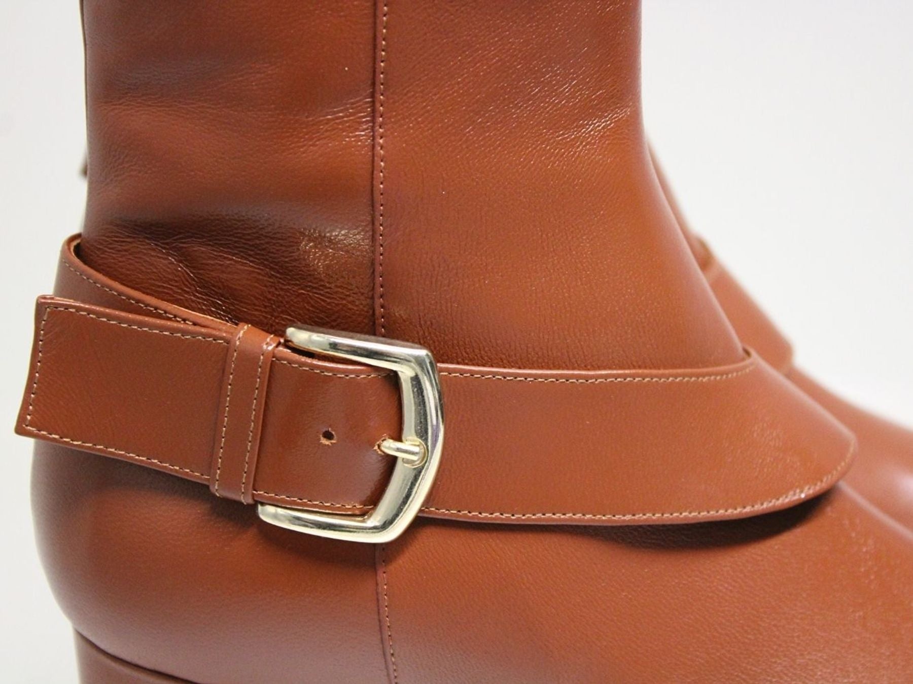Olympia-Stiefelette mit Absatz aus braunem Leder
