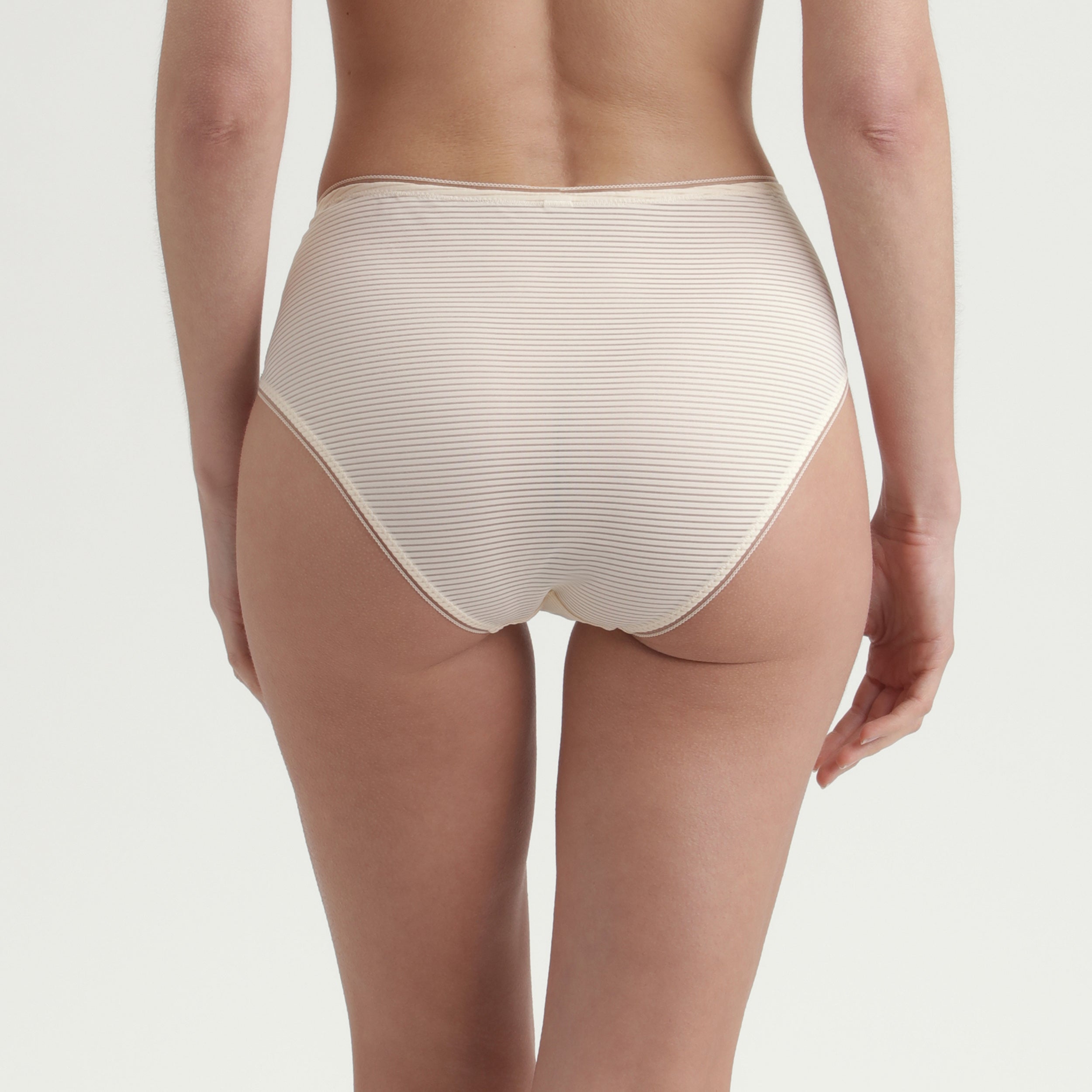 Slip de cintura alta DIM x Ines de la Fressange