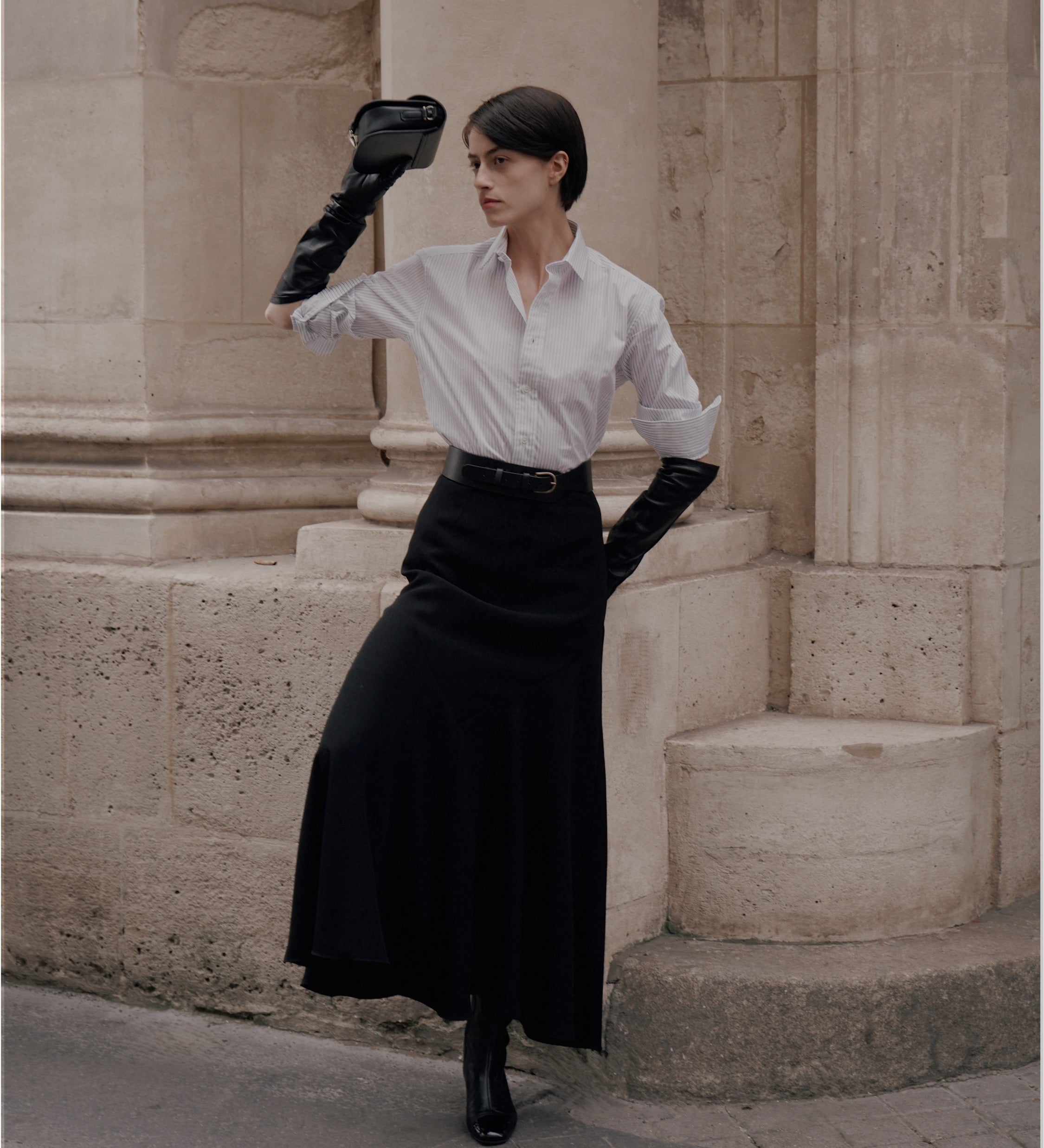 ines-de-la-fressange-paris-le-chic-parisien-self-de-la-fressange-decouvrir-l-39-university-de-la-parisienne-son-style-son-art-de-vivre-discover the collections-de-pret-a-porter-shoes-leathergoods-jewelry-accessories