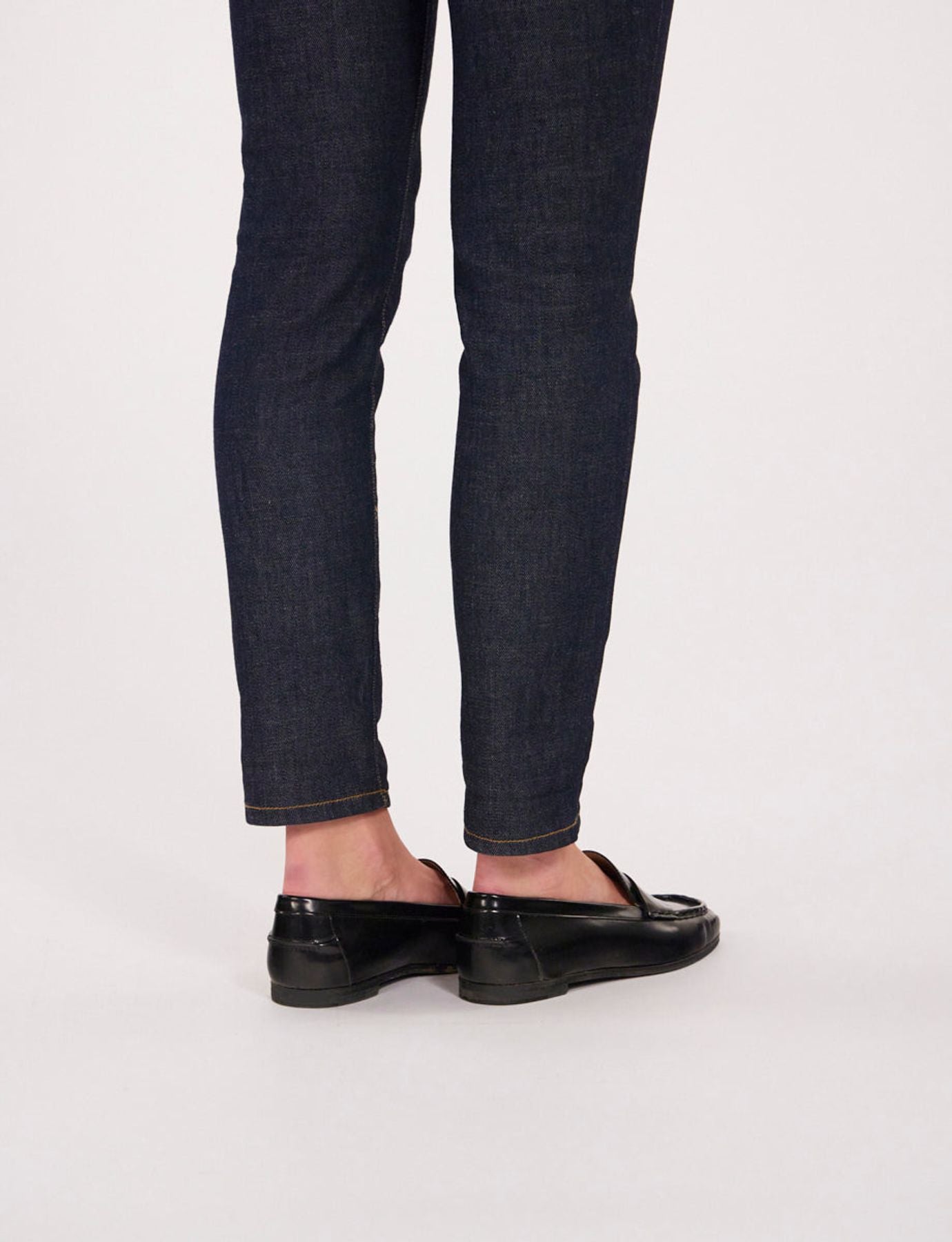 moccasins-in-leather-black