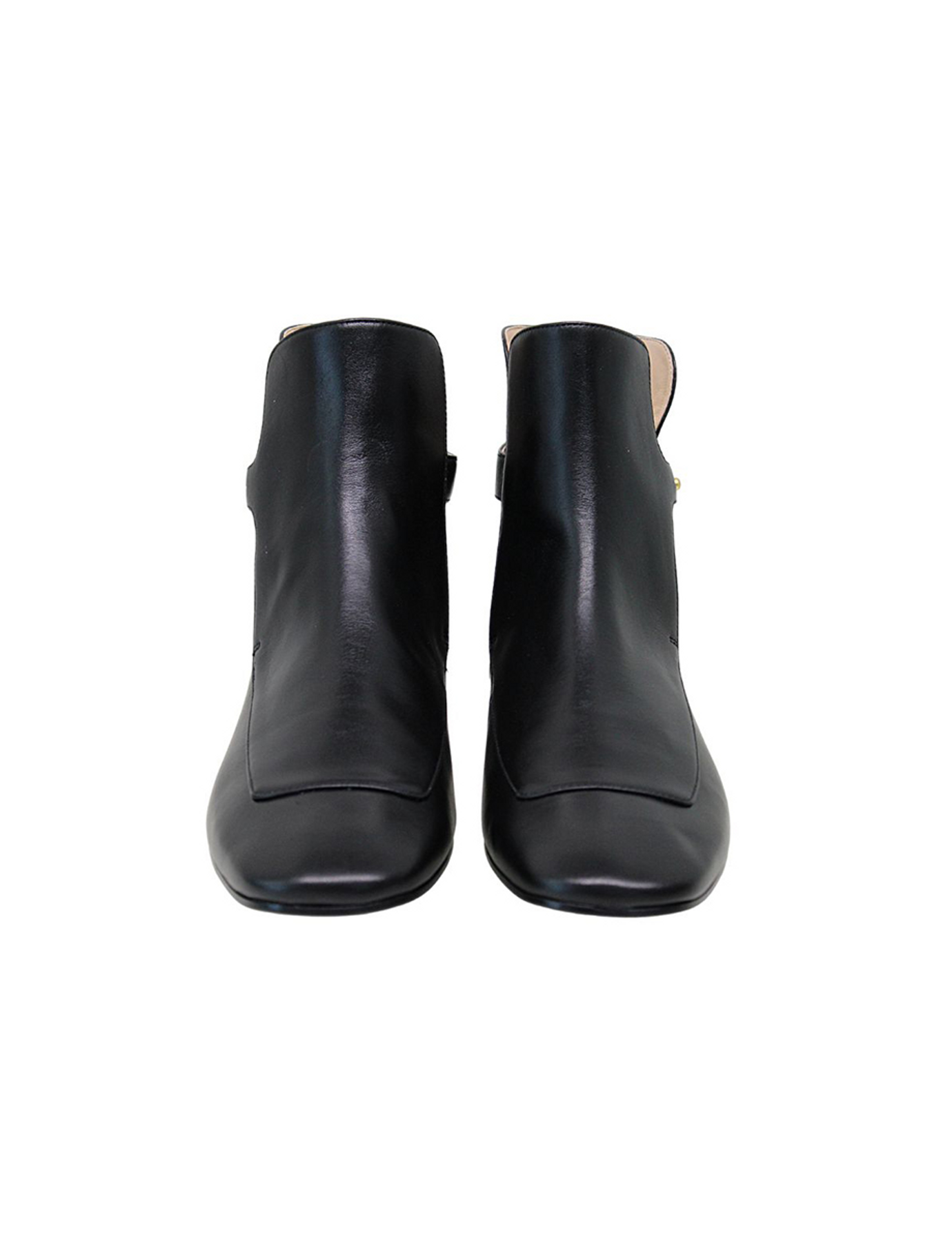 flat-black-leather-booots