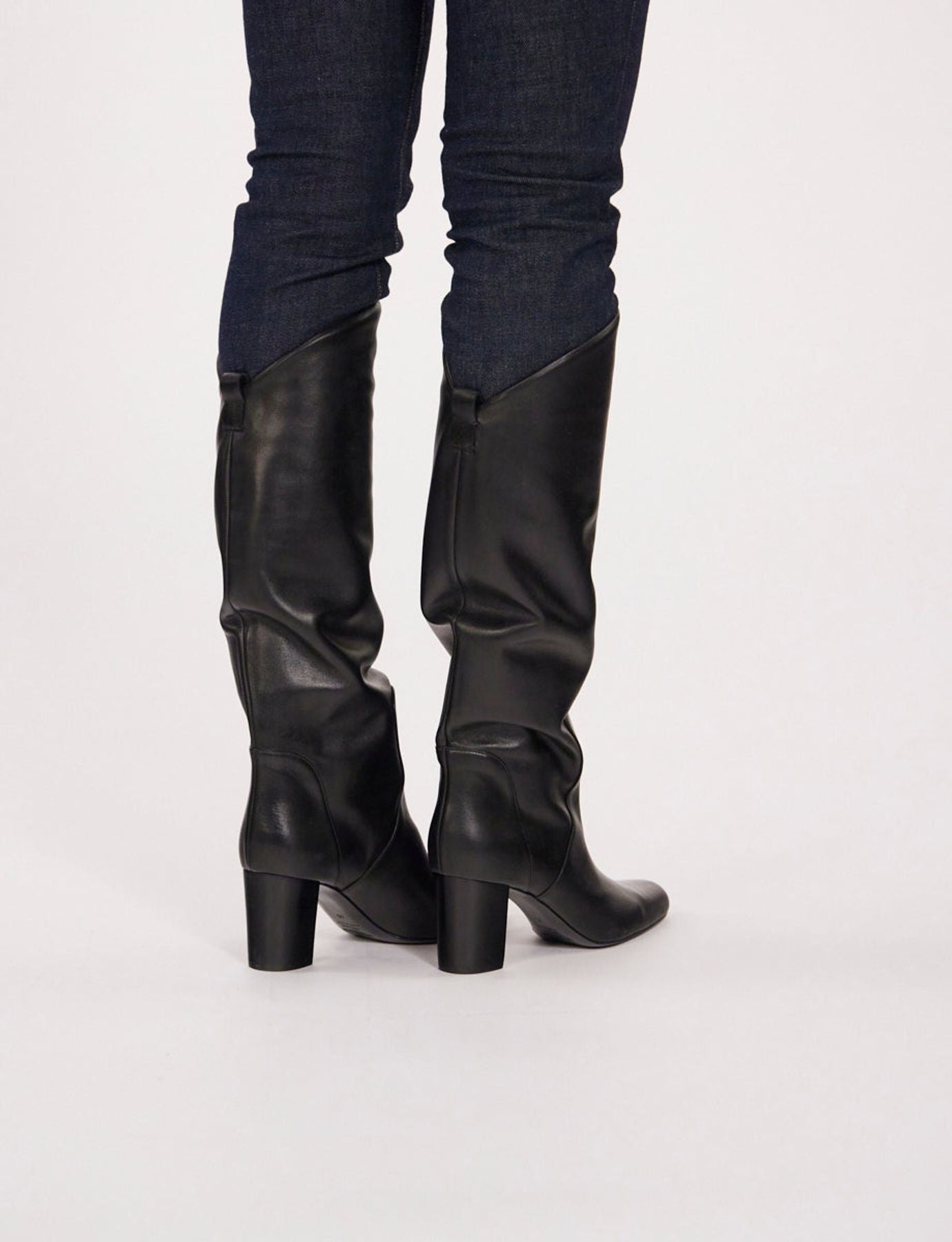 boots-a-talons-noires-en-cuir-de-veau