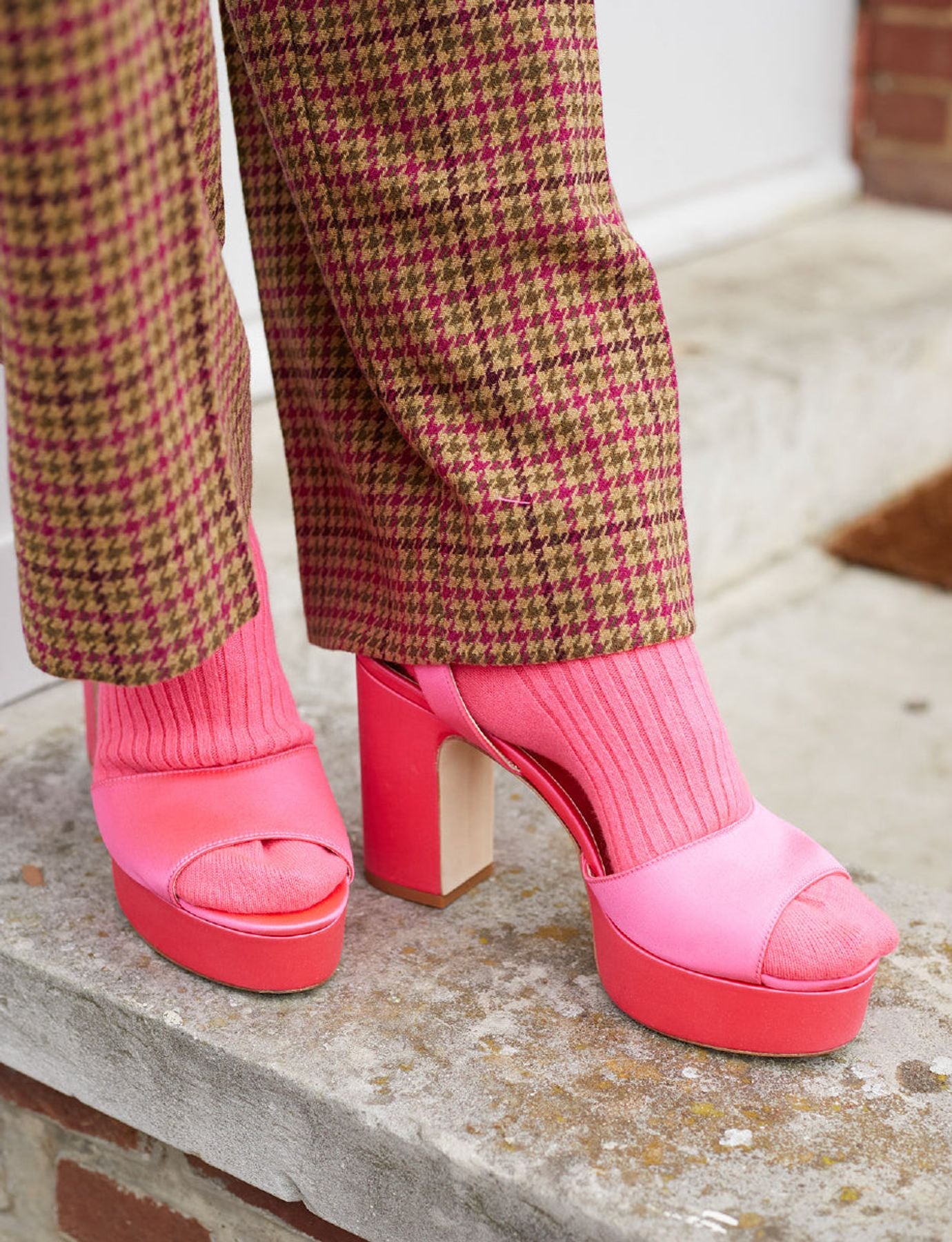 sandal-a-platform-pink-satin