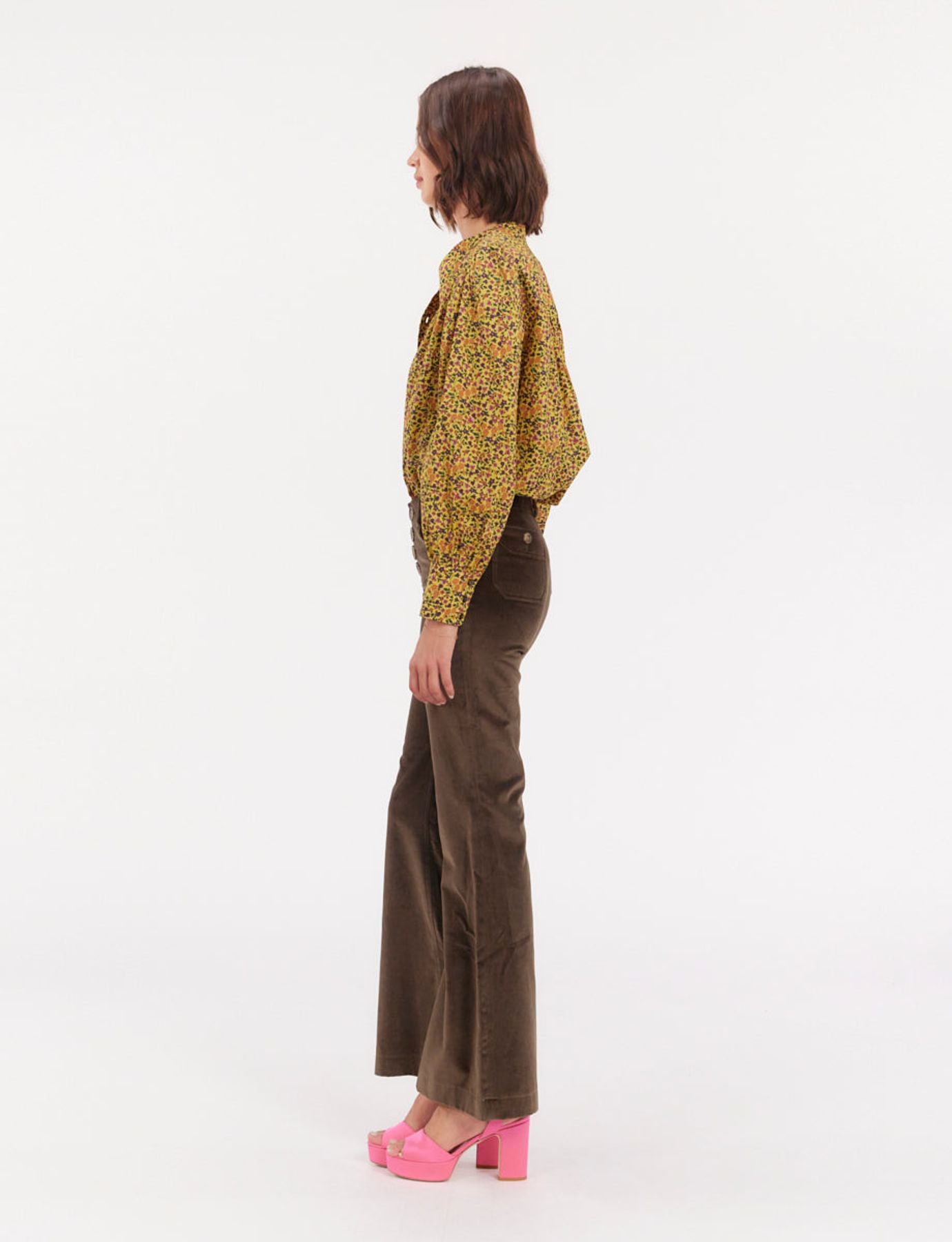 trousers-flare-cut-in-smooth-sheer-charlotte-khaki