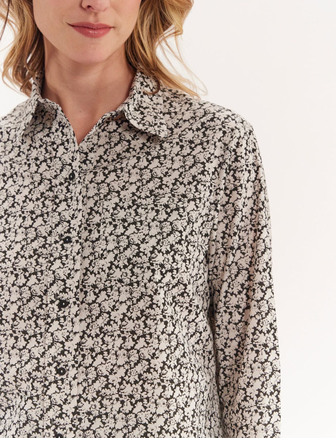 shirt-maureen-imprinted-black-and-beige