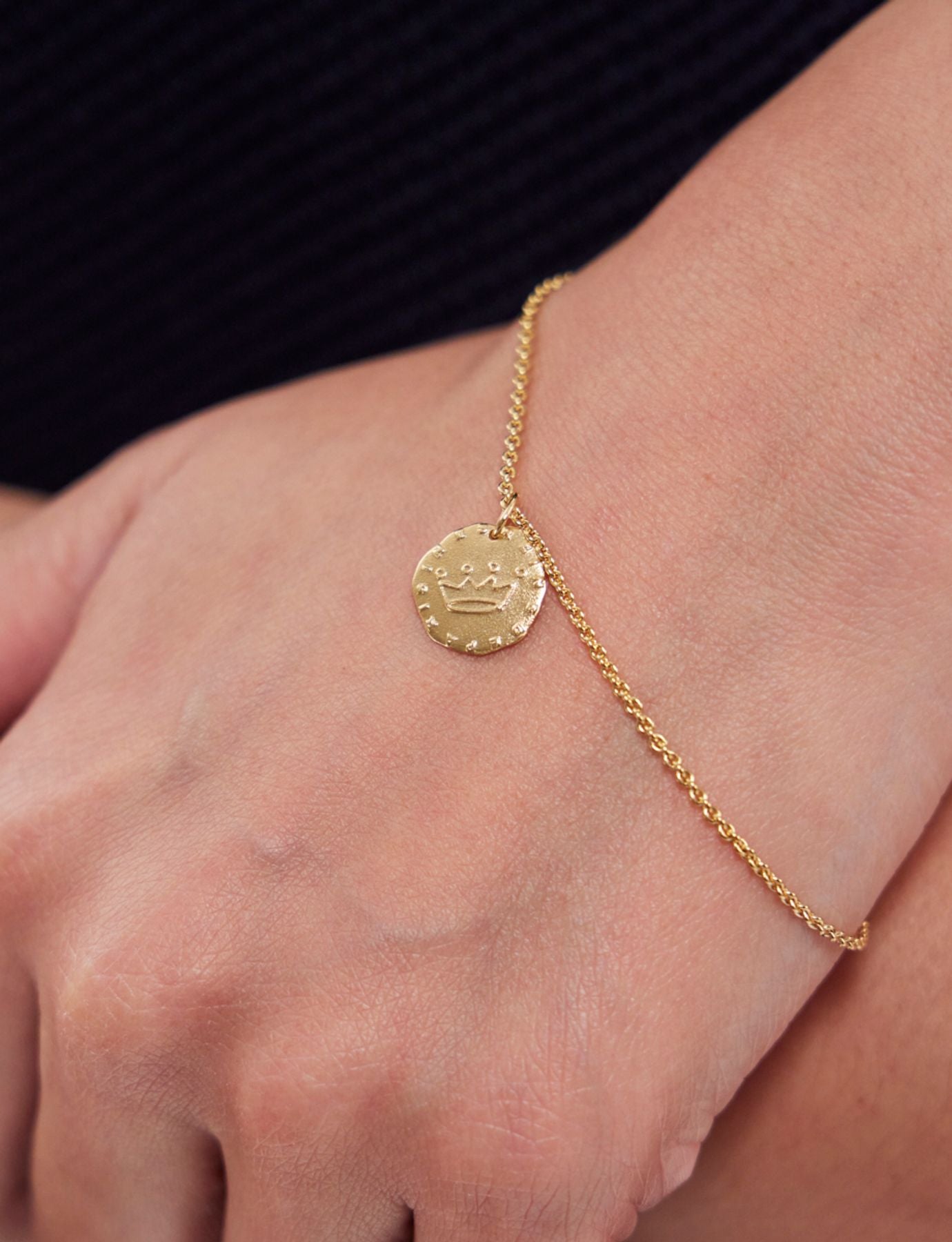 Gold-plated Lutetia crown motif bracelet