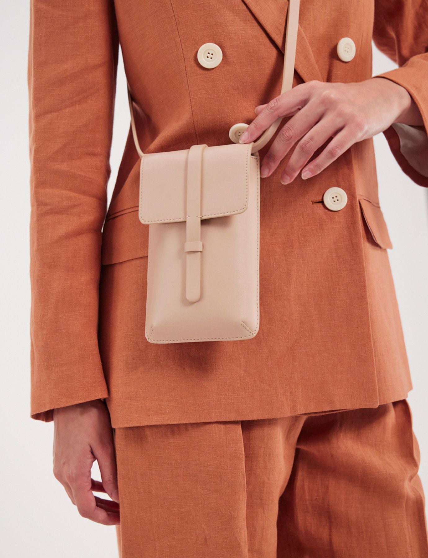 Smartphone Bag Léonore nude leather